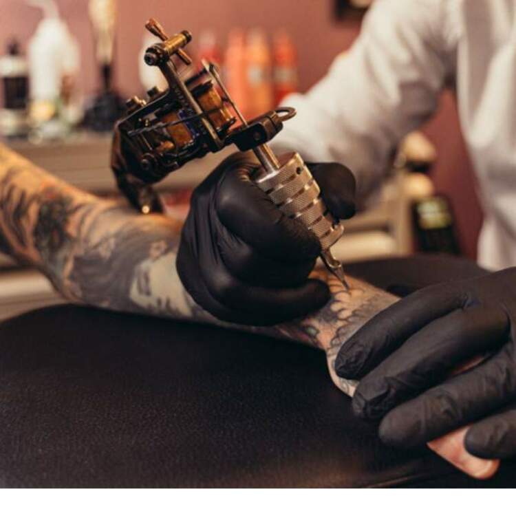 Мастер художественной татуировки